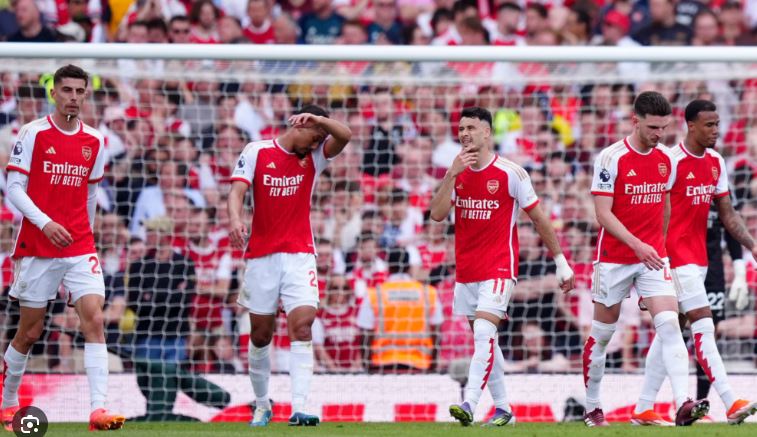 Arsenal đau đớn dâng chức vô địch cho Man City